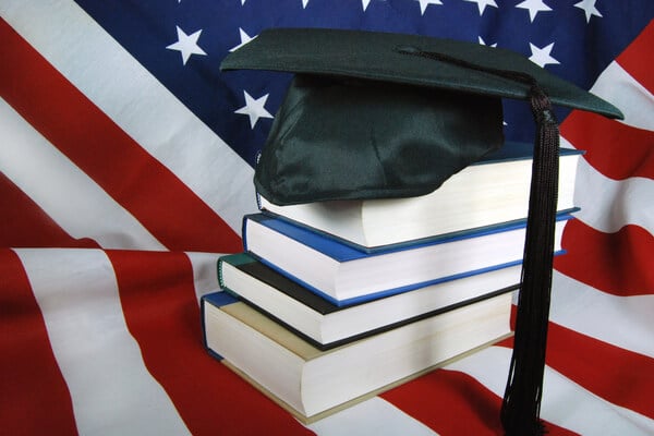 us-graduate-schools-report-increased-international-applications-and-commencements/