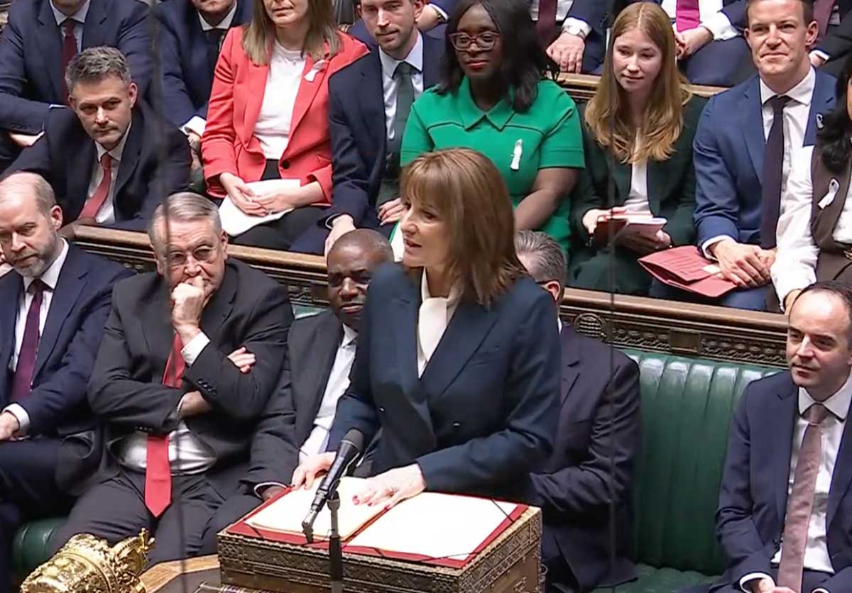 UK confirms international fee levy of £925 per student starting August 2028